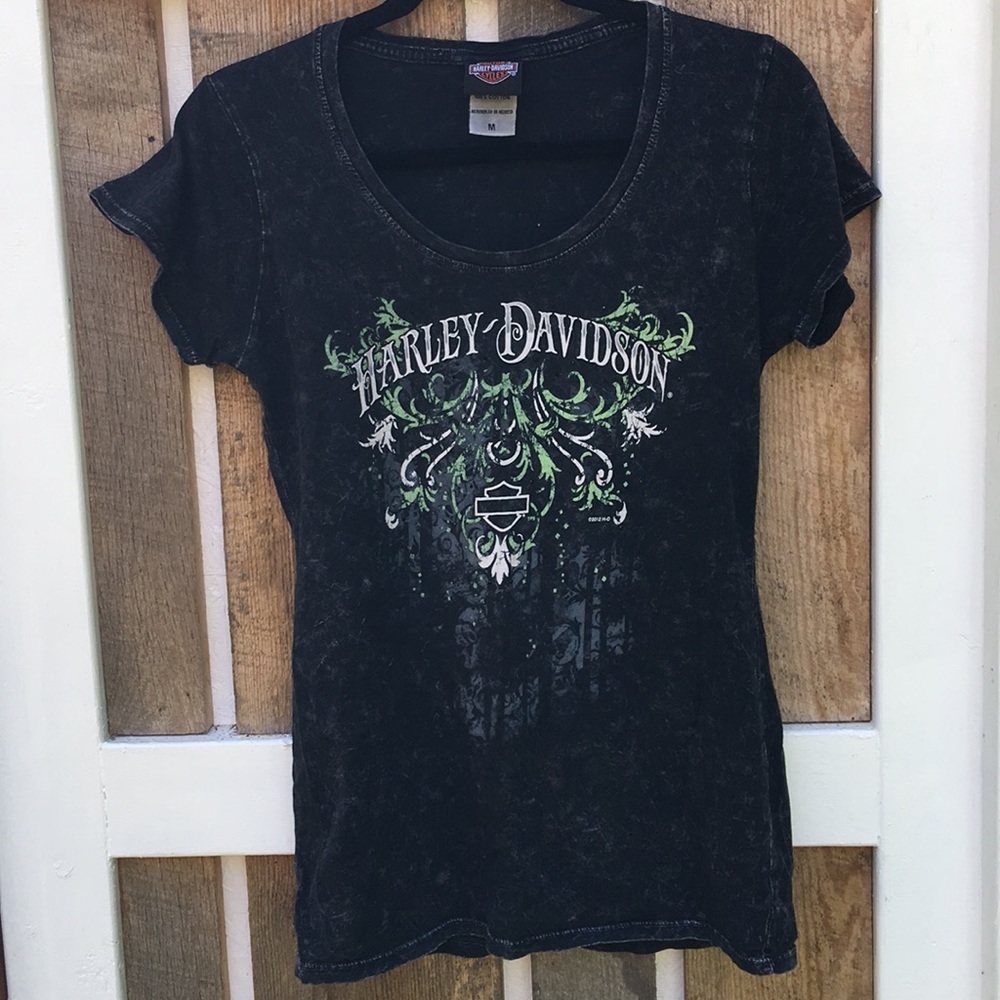 Harley-Davidson women's grey and green tee.